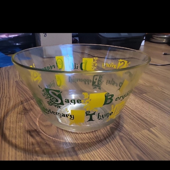 Yellow Herbs Printed In Green Large SERVING Bowl Glass Salad Bowl  Kitchen Bowl - Picture 7 of 8